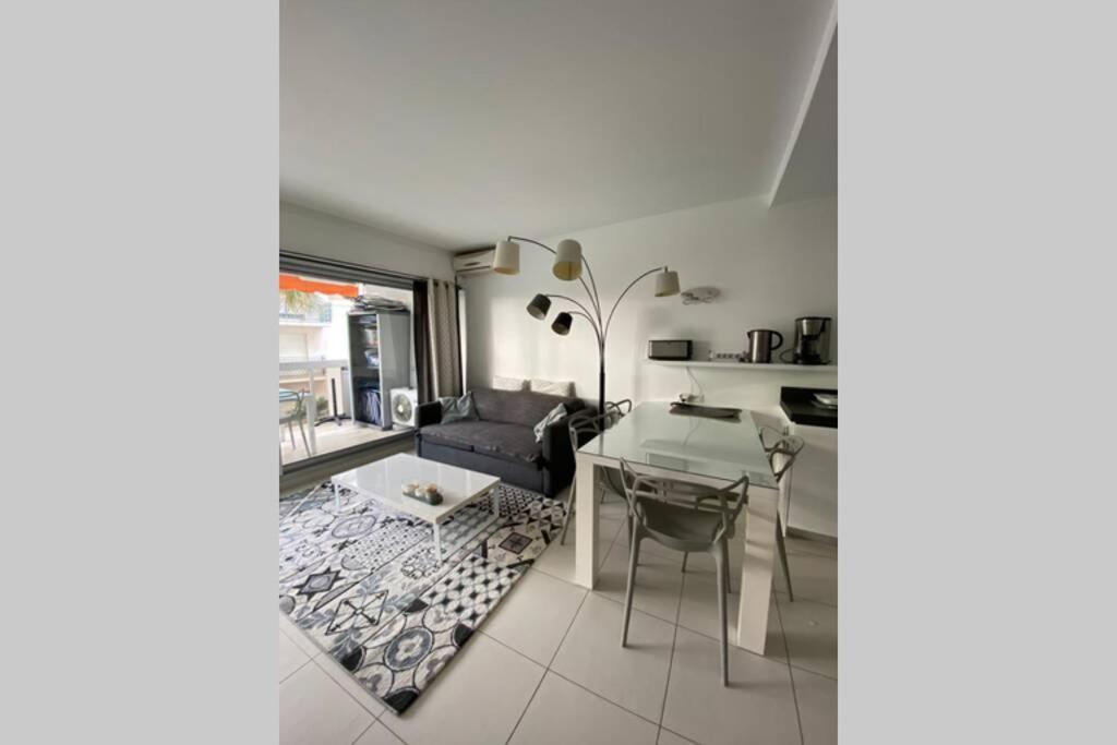 App Le Rocazur Avec Piscine Et Parking En Bord De Mer A 500M Du Centre Ville Menton Dış mekan fotoğraf